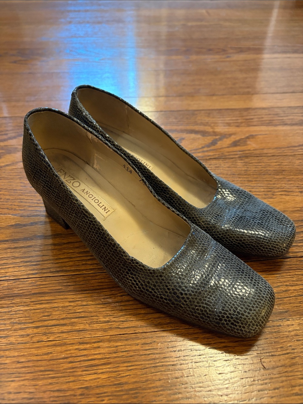 Enzo Angiolini Gray snake skin Low Block Heel Pumps 7.5 narrow